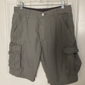 Men’s Wrangler cargo shorts